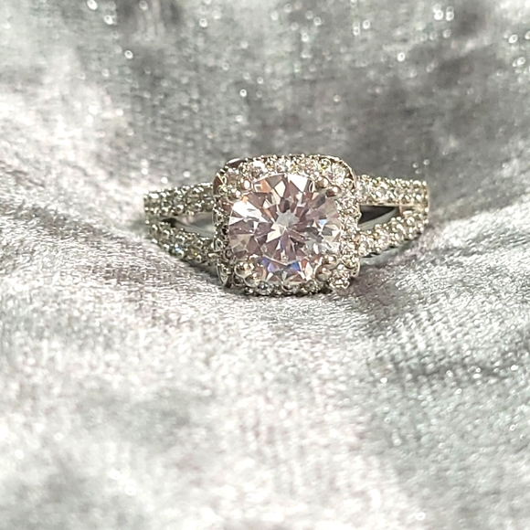 4 Prong White Zircon Silver Color Engagement Ring - Picture 5 of 8